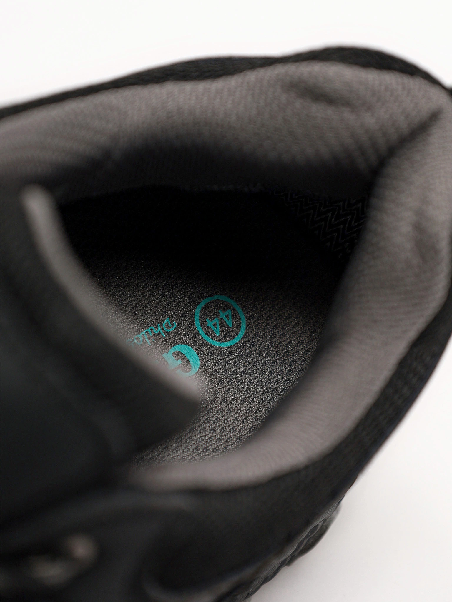 Кроссовки комбинированные черного цвета на рельефной подошве